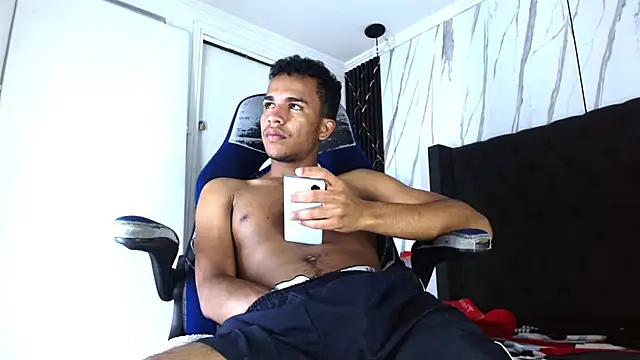 aston xvera online show from 10.18.25