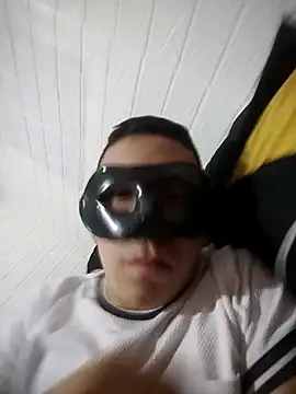 Snapshot of kirito84739 chatting on 09.13.25 kirito84739 online show from 09.13.25