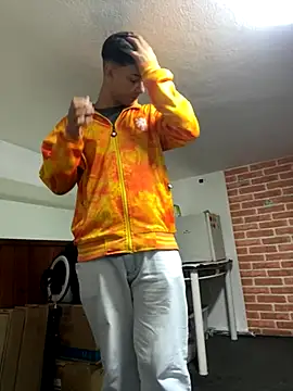 Snapshot of condenovin chatting on 09.25.25 condenovin online show from 09.25.25