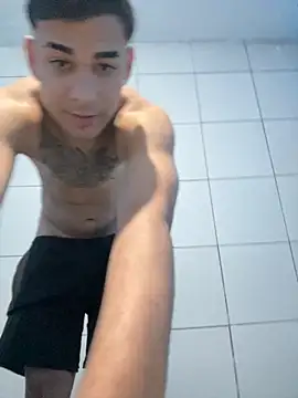 Snapshot of condenovin chatting on 10.05.25 condenovin online show from 10.05.25