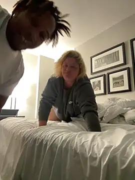 Snapshot of bbwbubbles77 chatting on 11.12.25 bbwbubbles77 online show from 11.12.25