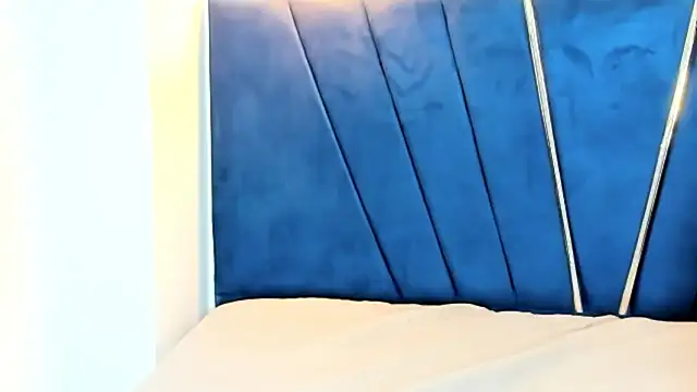 Snapshot of zeusapollofuck chatting on 09.18.25 zeusapollofuck online show from 09.18.25