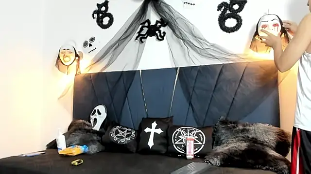 Snapshot of zeusapollofuck chatting on 10.14.25 zeusapollofuck online show from 10.14.25