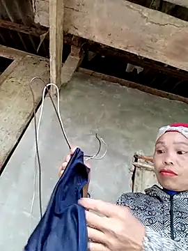 Snapshot of kihi-yo chatting on 10.25.25 kihi-yo online show from 10.25.25