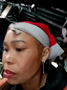 Snapshot of kihi-yo chatting on 11.12.25 kihi-yo online show from 11.12.25