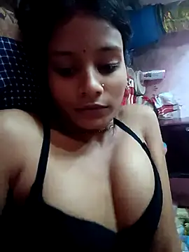 Snapshot of Hot_Mayra_ chatting on 10.15.25 Hot Mayra online show from 10.15.25