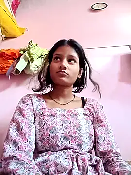 Snapshot of Hot_Mayra_ chatting on 10.17.25 Hot Mayra online show from 10.17.25