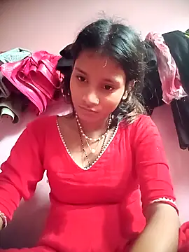 Snapshot of Hot_Mayra_ chatting on 10.30.25 Hot Mayra online show from 10.30.25