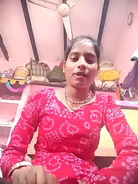 Snapshot of Hot_Mayra_ chatting on 10.31.25 Hot Mayra online show from 10.31.25