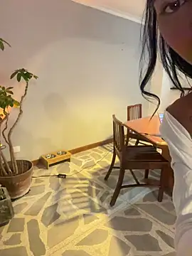 GiorgiaLuxee online show from 11.28.25