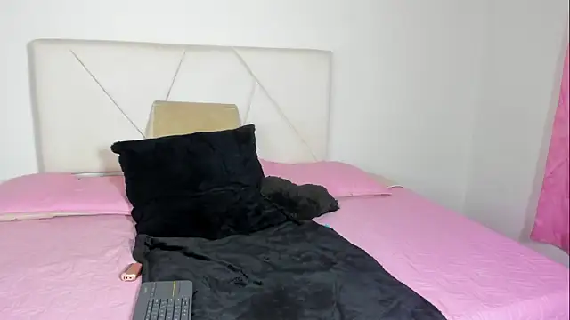 Snapshot of _Wandaa_ chatting on 09.18.25  Wandaa  online show from 09.18.25