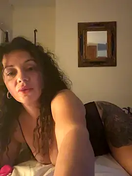 Snapshot of caramelandCurls chatting on 09.13.25 caramelandCurls online show from 09.13.25