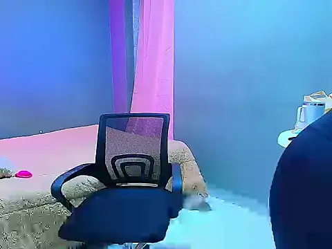 Snapshot of sophiejuicy_ chatting on 09.28.25 sophiejuicy  online show from 09.28.25