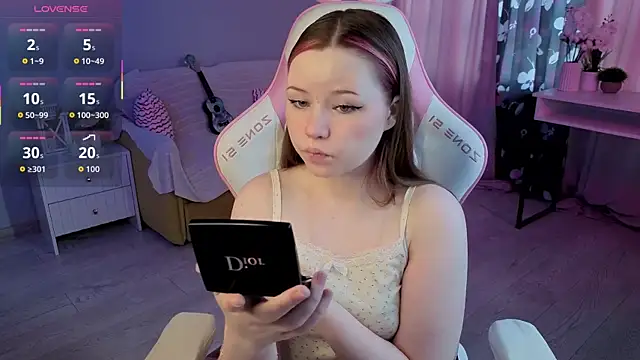 Snapshot of Sweetie_Hope chatting on 10.05.25 Sweetie Hope online show from 10.05.25