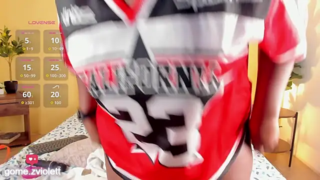 Snapshot of ViolettGomez_93 chatting on 10.05.25 ViolettGomez 93 online show from 10.05.25