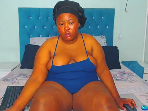 Snapshot of ThickAss_Cheeks chatting on 09.19.25 ThickAss Cheeks online show from 09.19.25