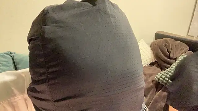 Snapshot of eru2025 chatting on 10.29.25 eru2025 online show from 10.29.25