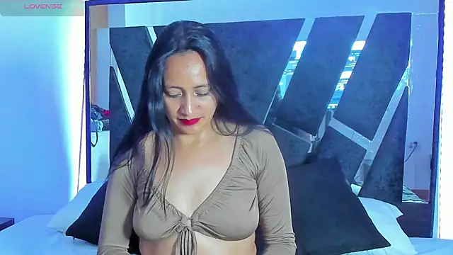 Anthonellacandy online show from 11.14.25