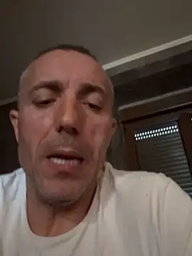 Snapshot of ruberofre chatting on 10.16.25 ruberofre online show from 10.16.25