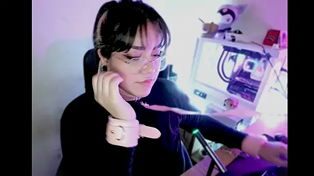 Snapshot of PinkDenial chatting on 09.11.25 PinkDenial online show from 09.11.25