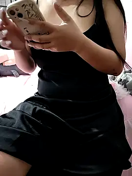 Snapshot of Yui-Linh chatting on 10.16.25 Yui-Linh online show from 10.16.25