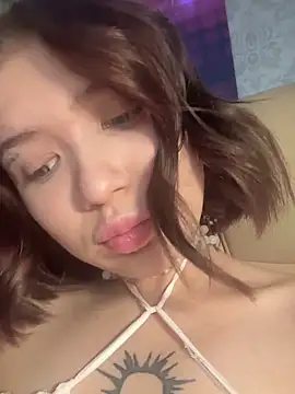 Snapshot of milkiiis chatting on 10.18.25 milkiiis online show from 10.18.25