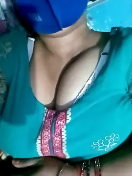 Snapshot of your_favourite_bhabhi chatting on 10.04.25 your favourite bhabhi online show from 10.04.25