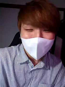 Snapshot of yuton_2525 chatting on 10.22.25 yuton 2525 online show from 10.22.25