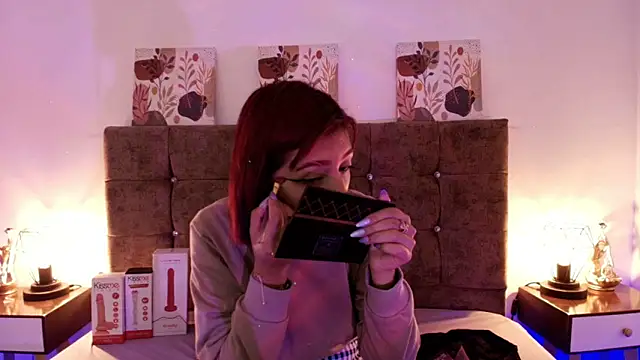 Snapshot of Dulce_Bella_ chatting on 09.25.25 Dulce Bella online show from 09.25.25