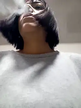 Snapshot of Dulce_Bella_ chatting on 10.21.25 Dulce Bella online show from 10.21.25