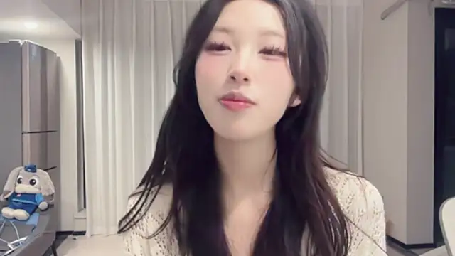 Snapshot of ZhaoZhao-ZM chatting on 09.12.25 ZhaoZhao-ZM online show from 09.12.25