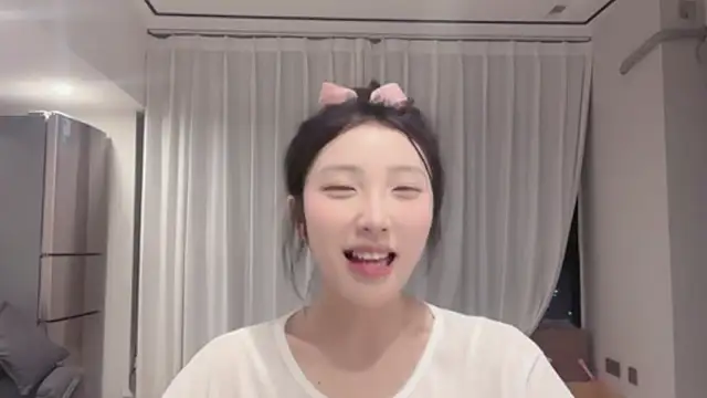 Snapshot of ZhaoZhao-ZM chatting on 09.17.25 ZhaoZhao-ZM online show from 09.17.25