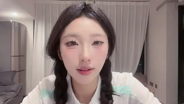 Snapshot of ZhaoZhao-ZM chatting on 09.19.25 ZhaoZhao-ZM online show from 09.19.25