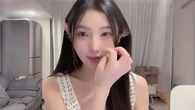 Snapshot of ZhaoZhao-ZM chatting on 10.08.25 ZhaoZhao-ZM online show from 10.08.25