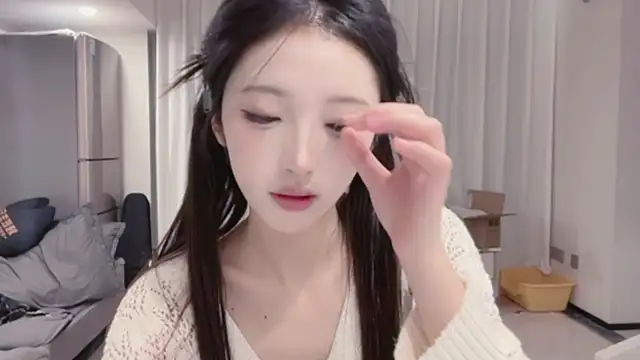 Snapshot of ZhaoZhao-ZM chatting on 10.15.25 ZhaoZhao-ZM online show from 10.15.25