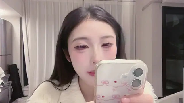 Snapshot of ZhaoZhao-ZM chatting on 10.28.25 ZhaoZhao-ZM online show from 10.28.25