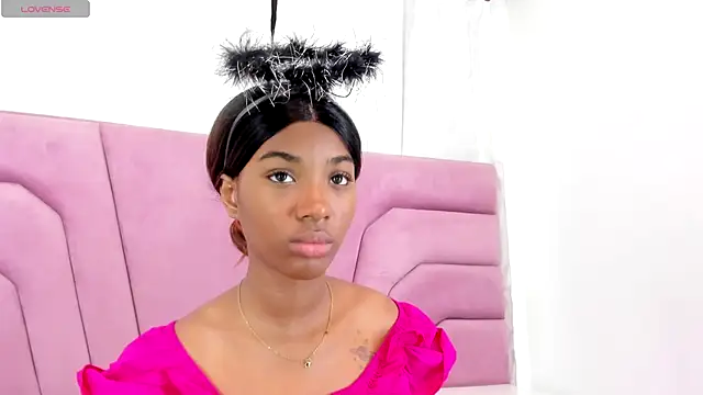 Snapshot of MarianRosse chatting on 10.18.25 MarianRosse online show from 10.18.25