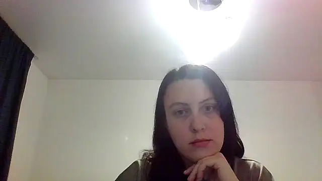 Snapshot of Nyrella chatting on 11.10.25 Nyrella online show from 11.10.25