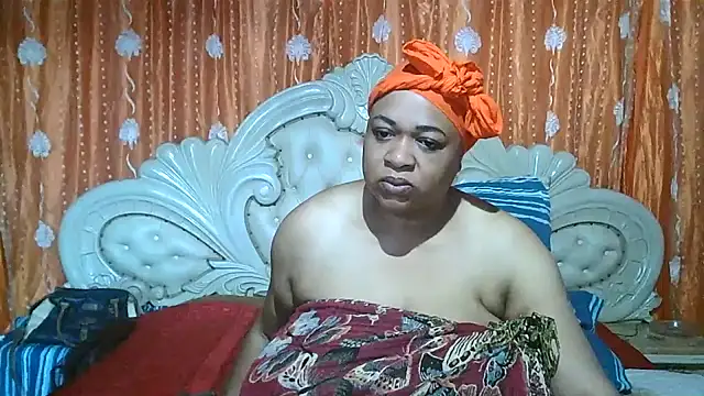 BUSTY QUEEEN online show from 10.20.25