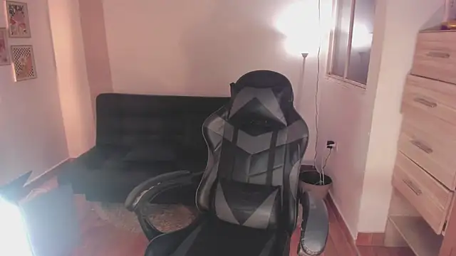 Nikkita Dragon online show from 10.31.25