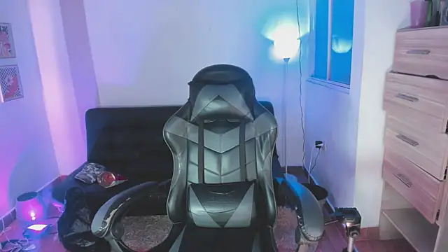 Nikkita Dragon online show from 11.19.25