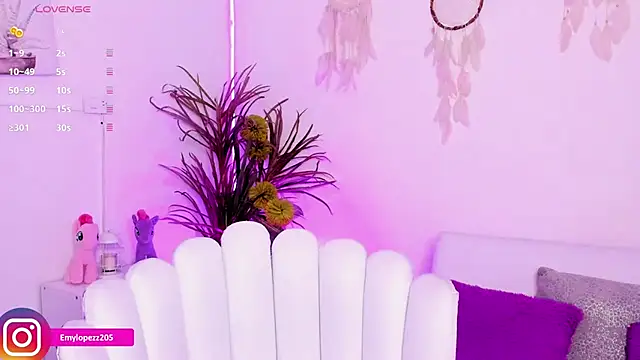 Emylopezz online show from 11.29.25