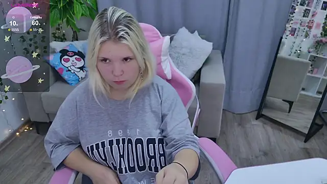 Snapshot of EmillyRogers chatting on 09.14.25 EmillyRogers online show from 09.14.25