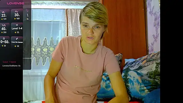 Snapshot of SaraSnow_ chatting on 09.25.25 SaraSnow online show from 09.25.25