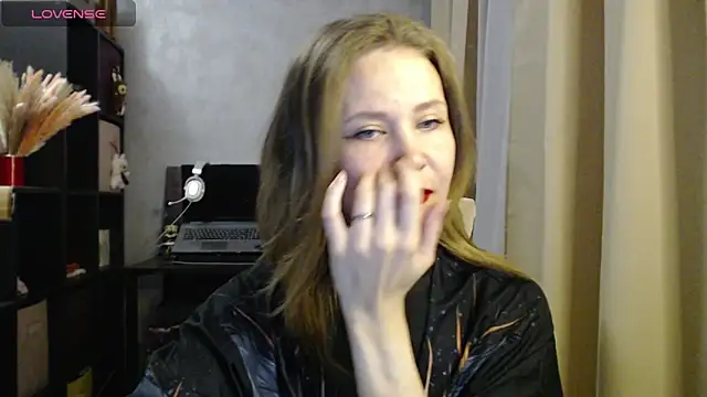 Snapshot of harpermoss chatting on 09.08.25 harpermoss online show from 09.08.25