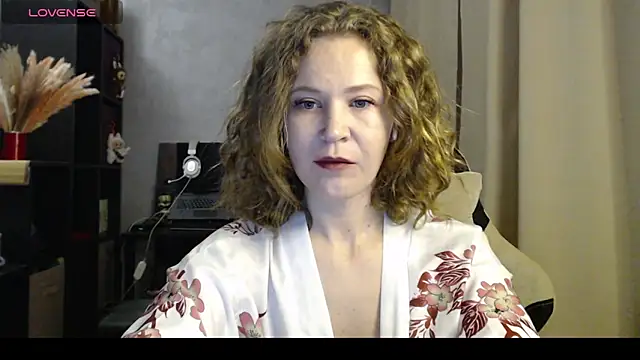 Snapshot of harpermoss chatting on 09.15.25 harpermoss online show from 09.15.25