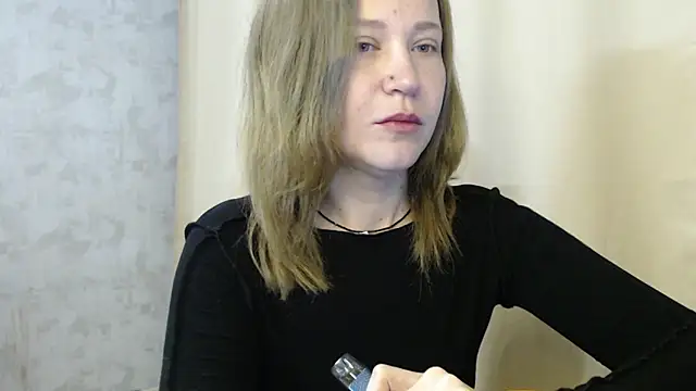 Snapshot of harpermoss chatting on 10.25.25 harpermoss online show from 10.25.25