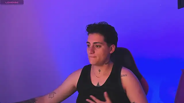 Snapshot of PeytonBox chatting on 09.15.25 PeytonBox online show from 09.15.25