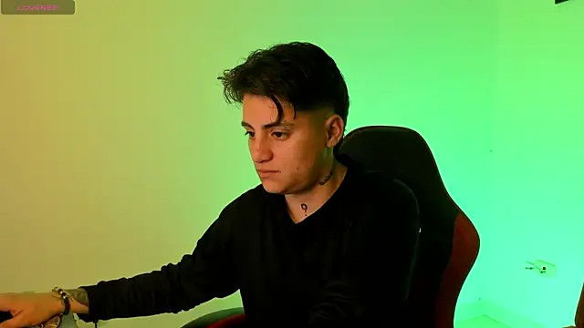 Snapshot of PeytonBox chatting on 09.19.25 PeytonBox online show from 09.19.25