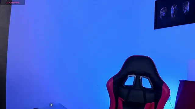 Snapshot of PeytonBox chatting on 09.25.25 PeytonBox online show from 09.25.25